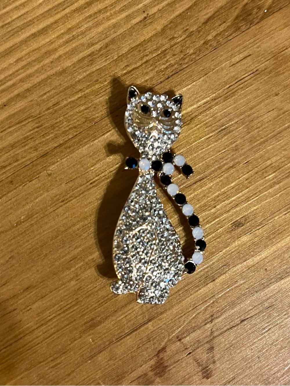 Cat brooch in rhinestones, white black tail collar, black eyes, etchings 1 3/4 “